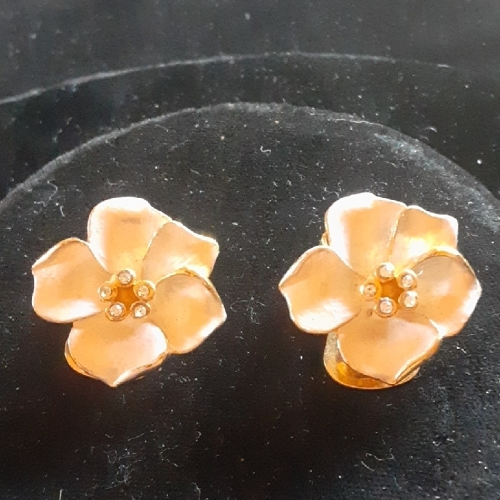 Gold Tone White Flower Stud Earrings